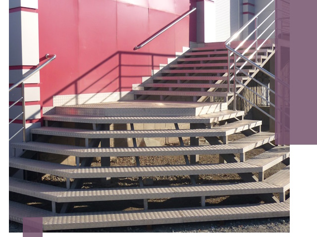 Лестницы для магазина в Новошахтинске — изготовление и монтаж