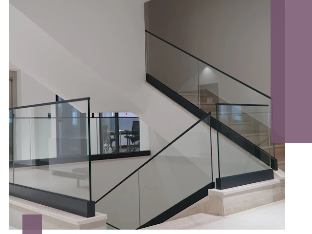 Стеклянные перила премиум-класса с установкой в Новошахтинске