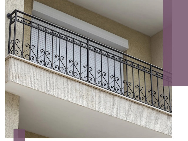 Балконные ограждения из металла и стекла в Новошахтинске для домов