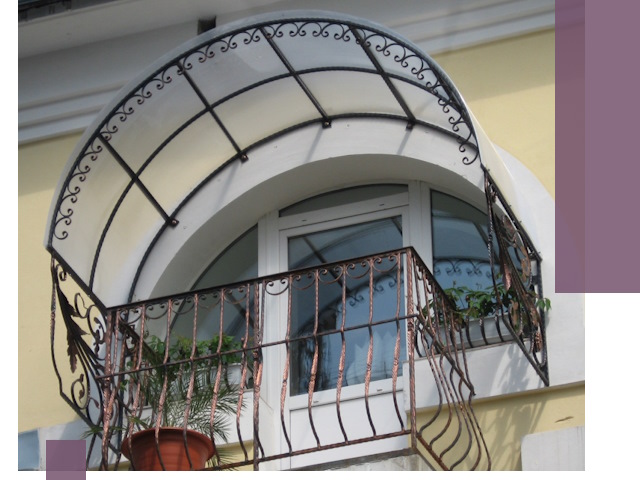 Козырьки над балконом в Новошахтинске — изготовление и монтаж